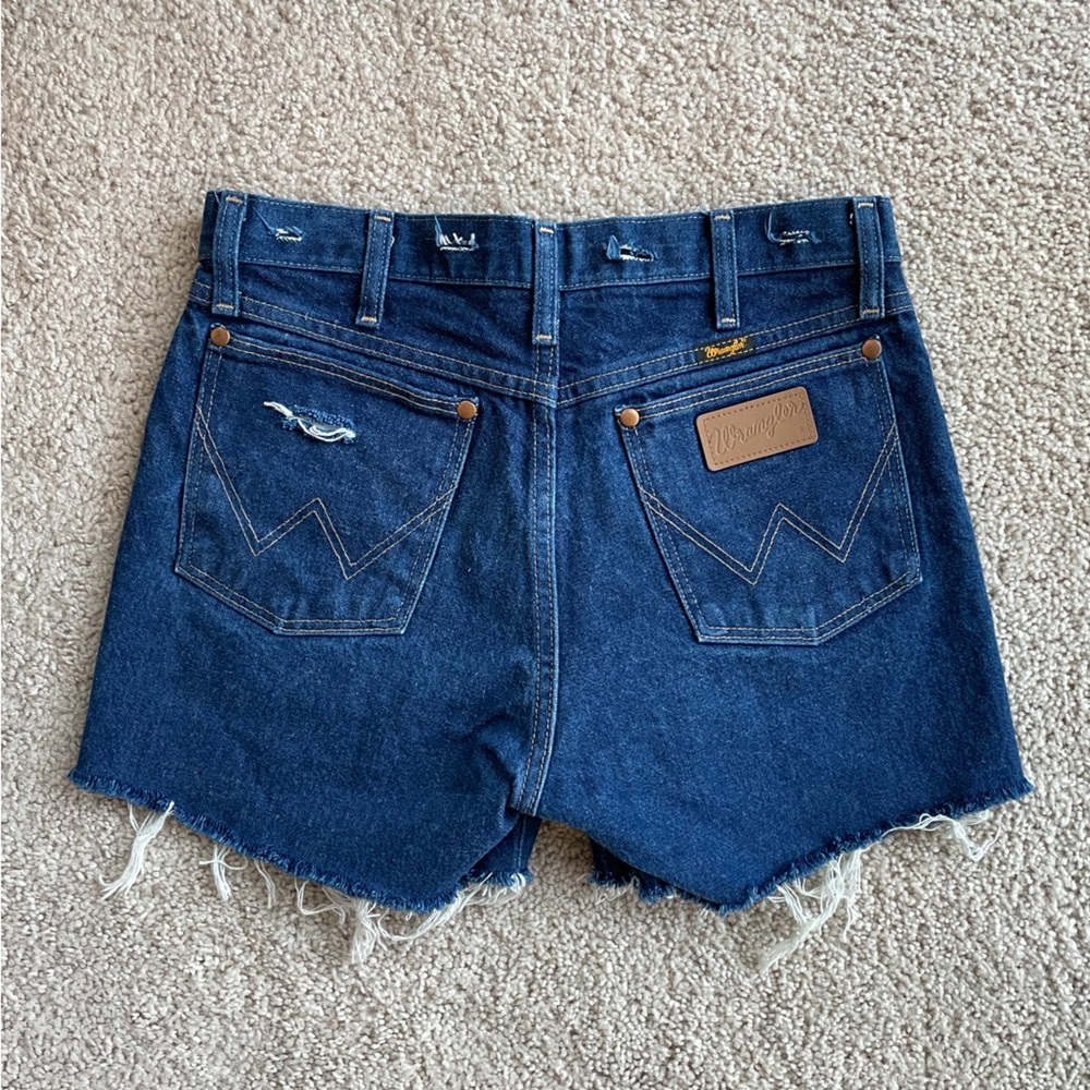Wrangler Dark Wash Cut Off Mid Rise Jean Shorts Size 31x32 - Similar to Size 4